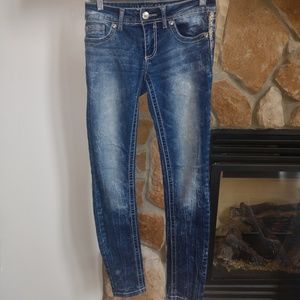 Junior Skinny Jeans w/ Stitch Detailing